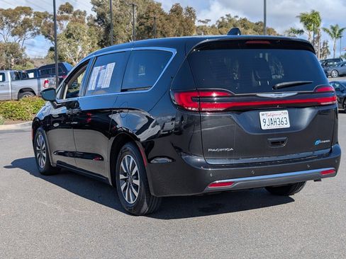 Used 2023 Chrysler Pacifica Touring-L image 13