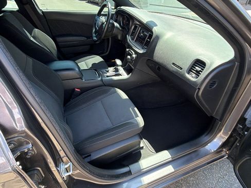Used 2022 Dodge Charger SXT w/ Blacktop Package image 19