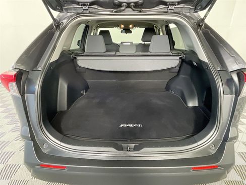 Used 2019 Toyota RAV4 LE w/ Carpet Mat Package image 27