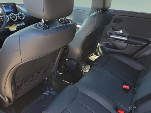 Certified 2025 Mercedes-Benz GLA 250 image 8