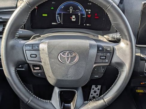 Used 2025 Toyota Camry SE image 13