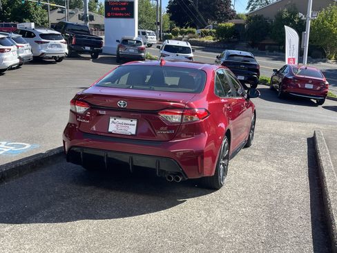 Certified 2024 Toyota Corolla SE w/ SE Package FWD image 5