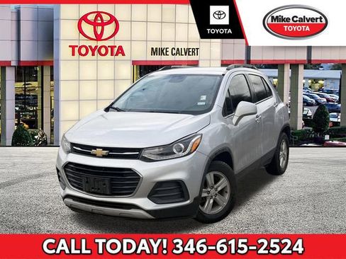 Used 2019 Chevrolet Trax LT w/ LT Convenience Package FWD image 1