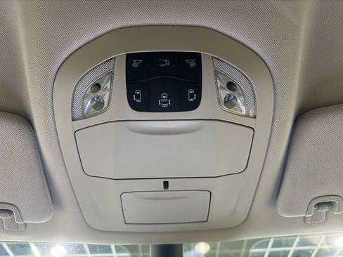 Used 2024 Chrysler Pacifica Touring-L FWD image 24