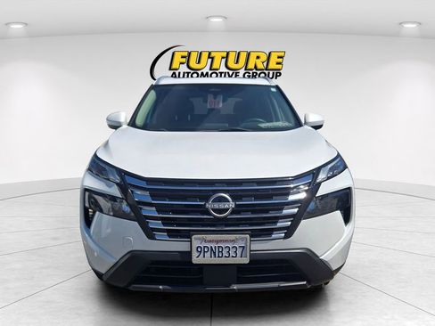 Used 2024 Nissan Rogue SV w/ SV Premium Package AWD/4WD image 2