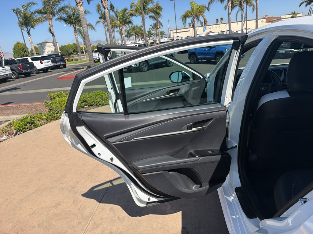 Used 2025 Toyota Camry SE FWD image 15