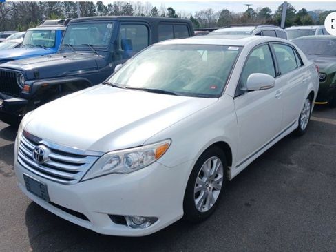 Used 2011 Toyota Avalon BASE image 2