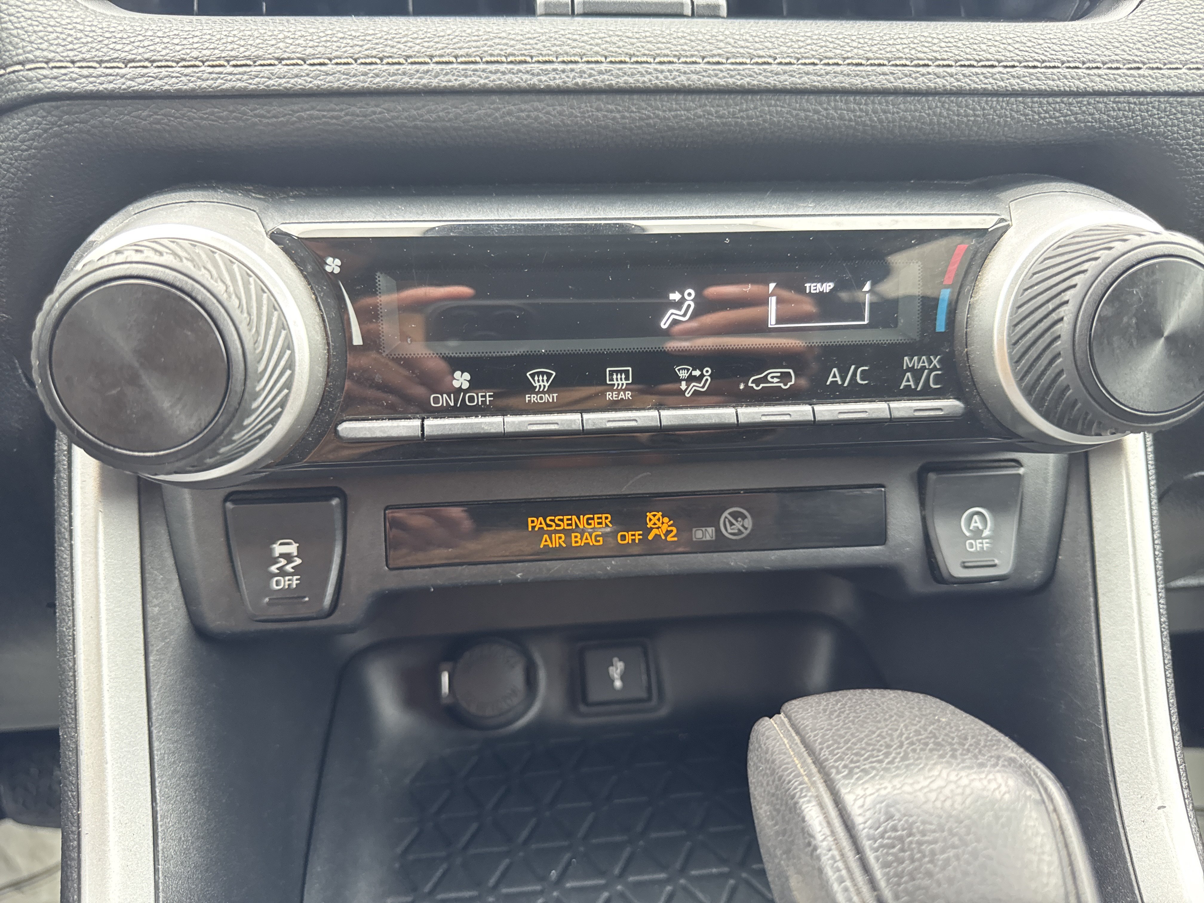 Used 2020 Toyota RAV4 LE w/ All Weather Liner Package AWD/4WD image 25