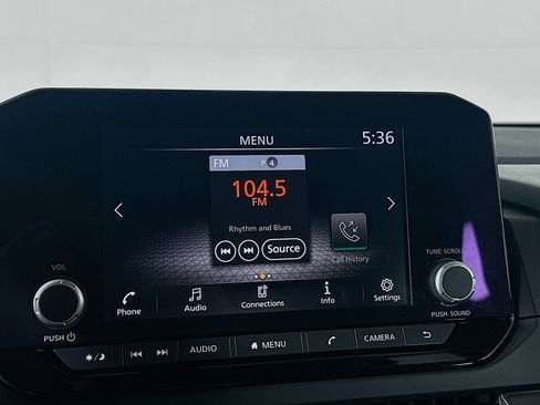 Used 2023 Nissan Pathfinder S image 21