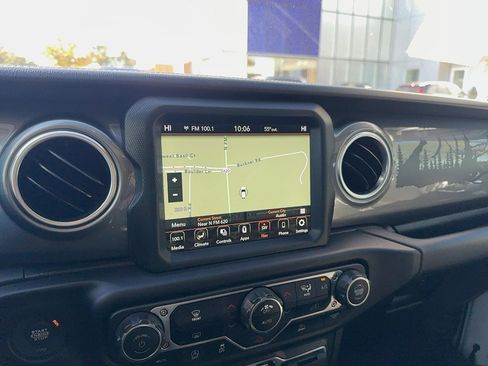 Used 2022 Jeep Gladiator Overland image 18