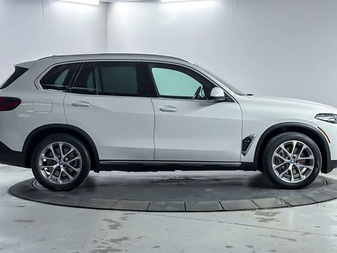 Used 2024 BMW X5 xDrive50e image 8
