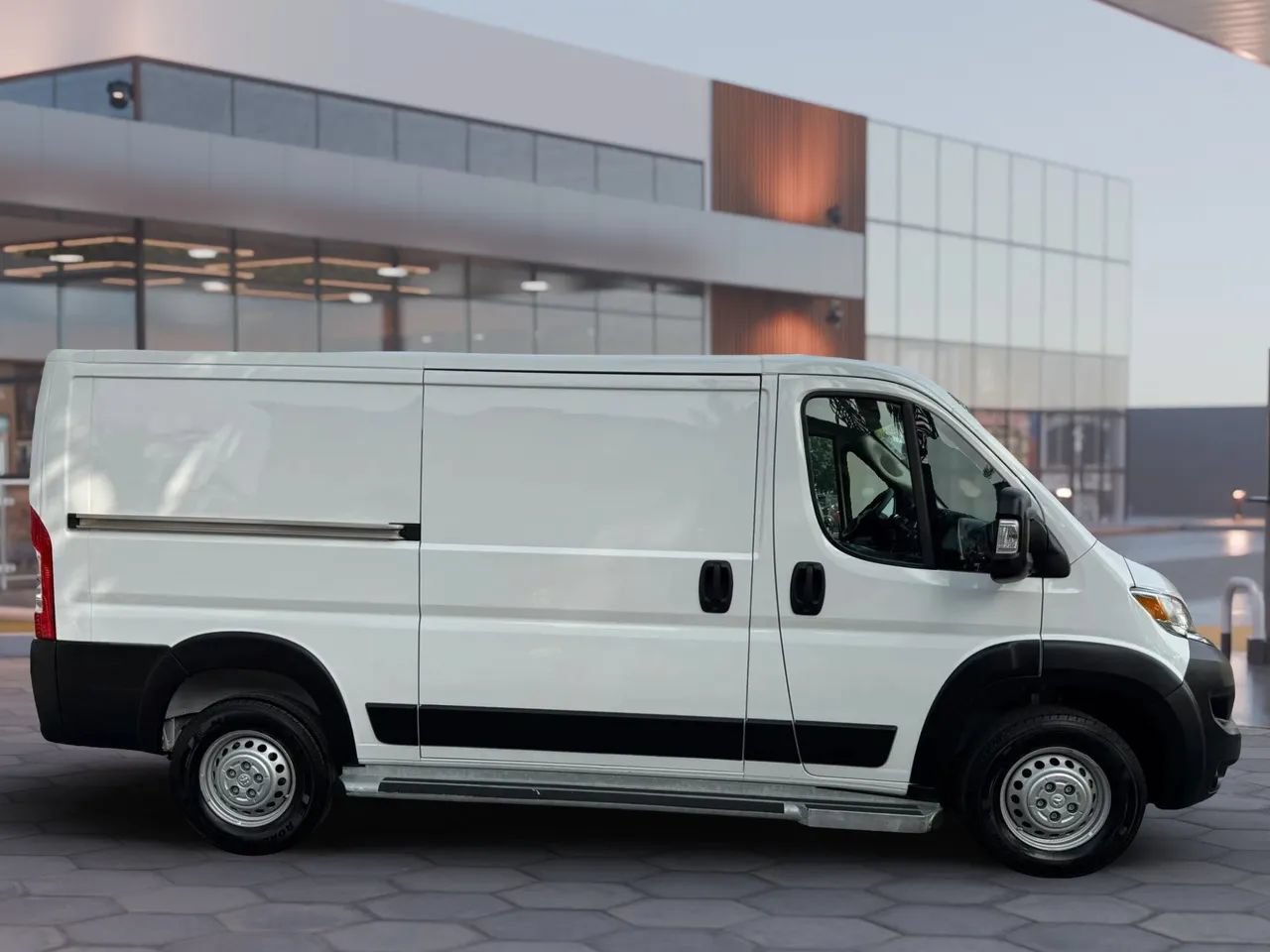 Used 2025 RAM ProMaster 2500 w/ U-Haul Equipment Group FWD image 7