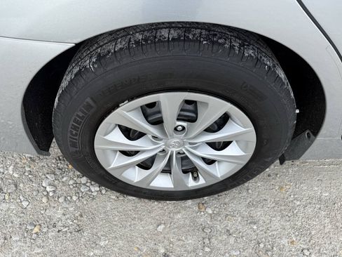Used 2015 Toyota Camry LE FWD image 25