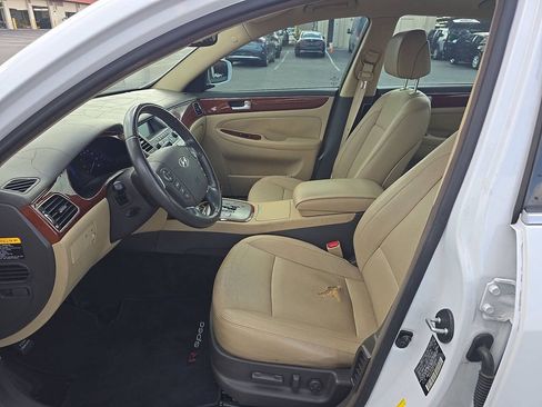 Used 2014 Hyundai Genesis 3.8 RWD image 3