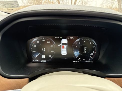 Used 2017 Volvo S90 T6 Inscription w/ Vision Package image 4