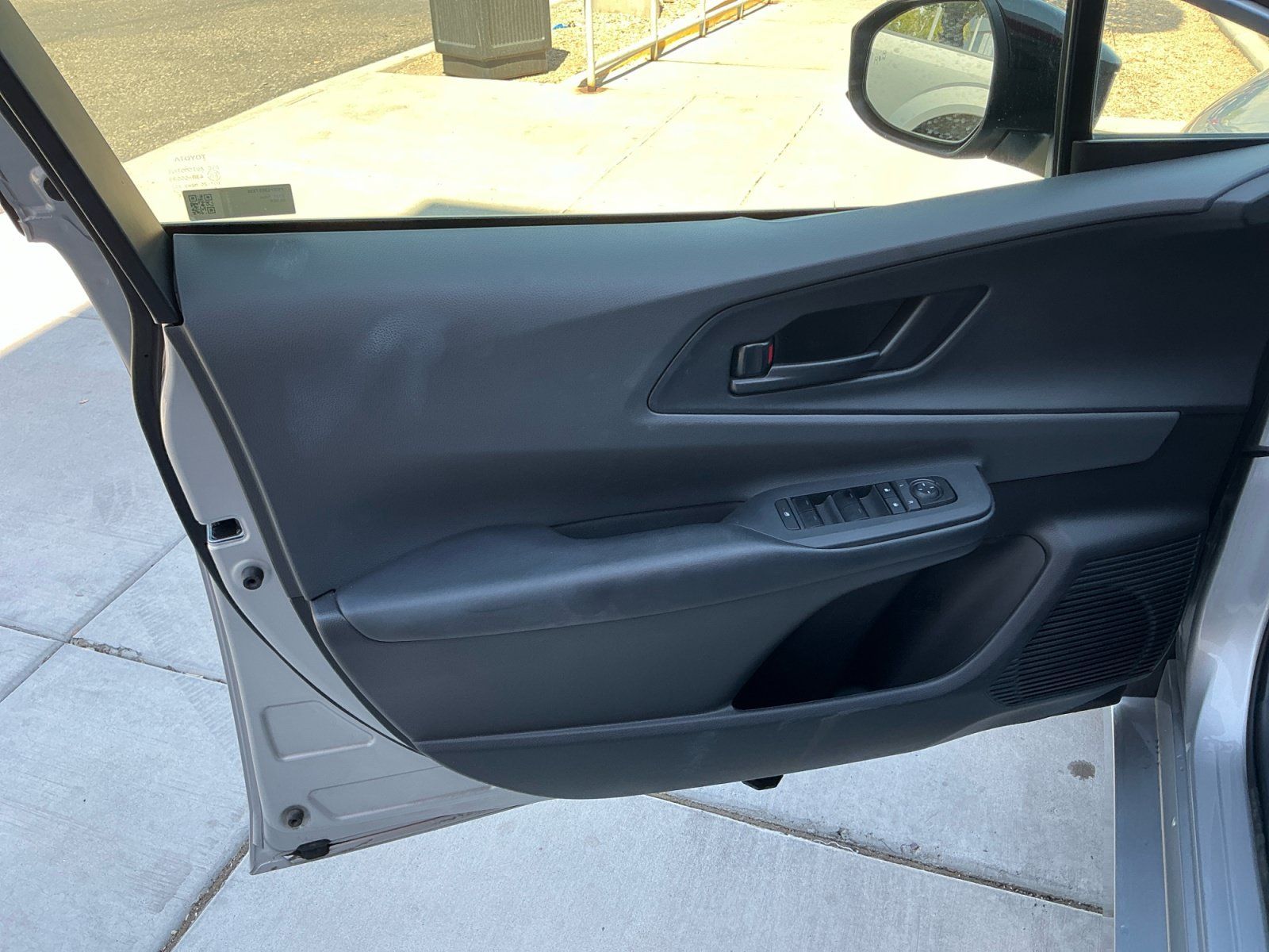 Certified 2025 Toyota Prius LE FWD image 13