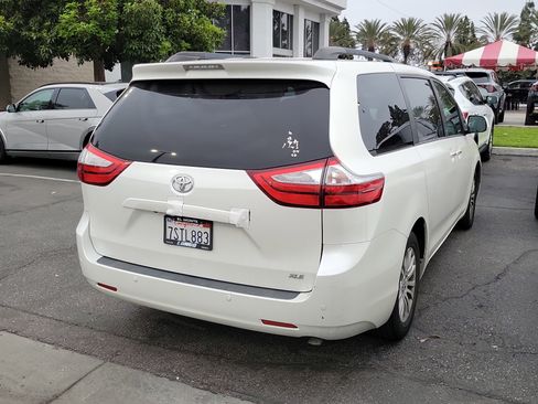 Used 2016 Toyota Sienna XLE w/ XLE Navigation Package FWD image 5