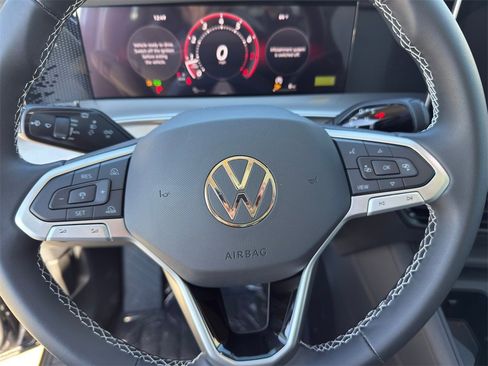 New 2026 Volkswagen Tiguan SE image 13