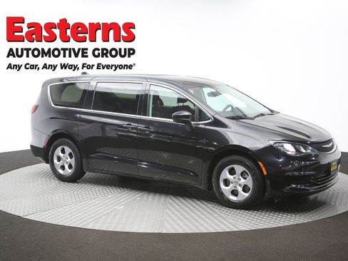 Used 2017 Chrysler Pacifica LX w/ Tire & Wheel Group FWD image 46