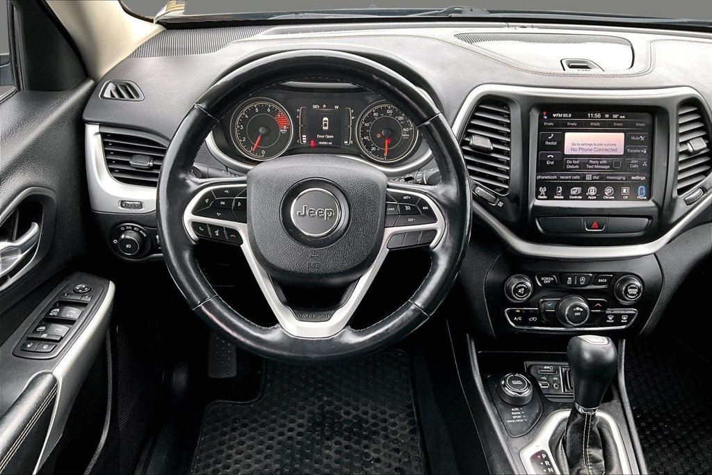 Used 2018 Jeep Cherokee Latitude Plus w/ Cold Weather Group AWD/4WD image 2