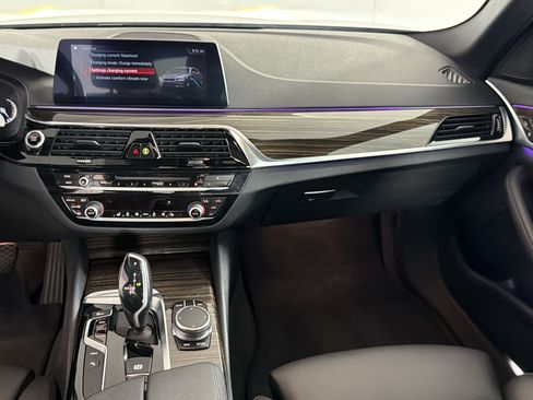 Used 2019 BMW 530e RWD image 16