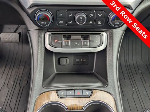 Used 2023 GMC Acadia SLE w/ Driver Convenience Package image 28