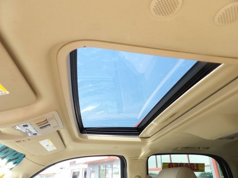 Used 2012 Cadillac Escalade Luxury AWD/4WD image 9