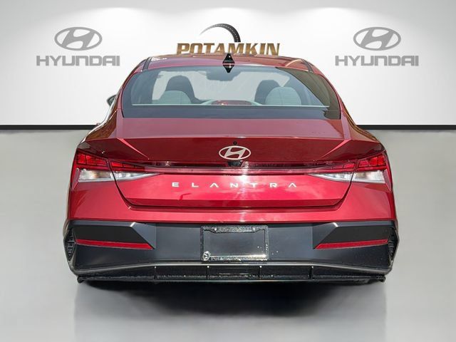 Certified 2025 Hyundai Elantra SEL FWD image 6