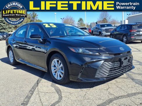 Used 2025 Toyota Camry LE image 1