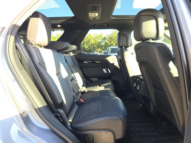 Used 2025 Land Rover Discovery S AWD/4WD image 10