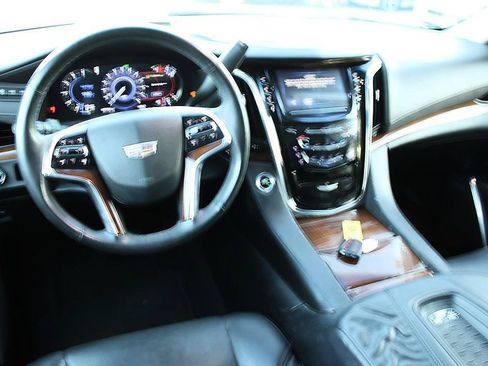 Used 2017 Cadillac Escalade ESV Premium Luxury RWD image 14