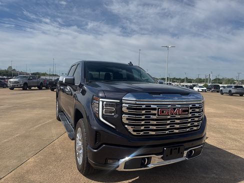 Used 2025 GMC Sierra 1500 Denali w/ Technology Package image 2
