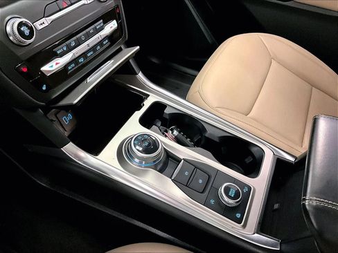 Used 2020 Ford Explorer XLT w/ Equipment Group 202A image 16