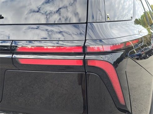 Used 2024 Chevrolet Traverse LT image 8