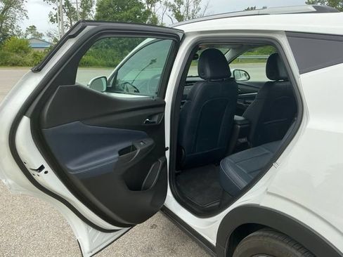 Used 2022 Chevrolet Bolt EUV LT w/ Convenience Package FWD image 16