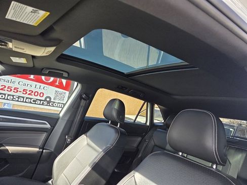 Used 2022 Volkswagen Atlas Cross Sport SEL image 10