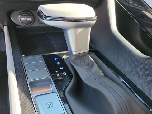 Used 2023 Hyundai Elantra Limited image 32