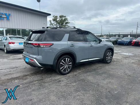 Used 2022 Nissan Pathfinder Platinum w/ Cargo Package FWD image 7