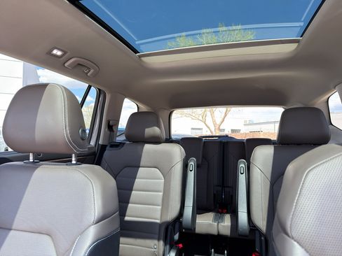 Used 2025 Volkswagen Atlas SEL image 3