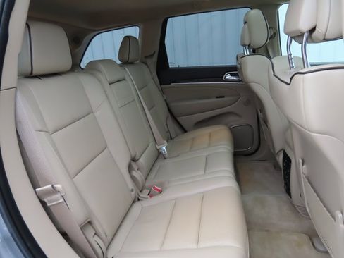 Used 2017 Jeep Grand Cherokee Overland w/ Jeep Active Safety Group image 32