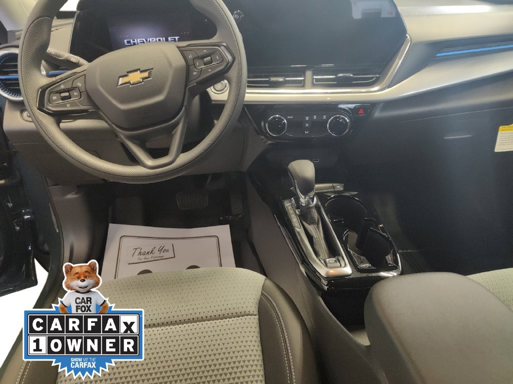 Used 2025 Chevrolet Trax LT FWD image 13