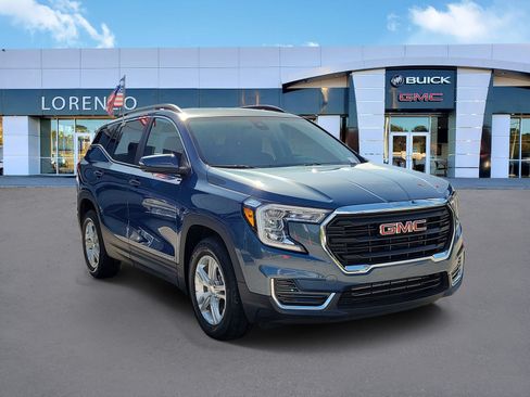 Used 2024 GMC Terrain SLE w/ Driver Convenience Package FWD image 3