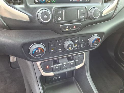 Used 2022 GMC Terrain Denali image 29