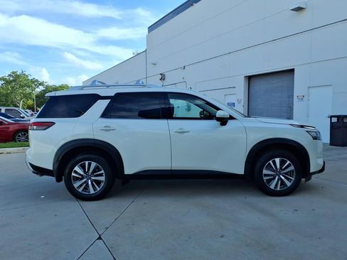 Used 2023 Nissan Pathfinder SL FWD image 15