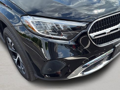 Used 2025 Mercedes-Benz GLC 350e 4MATIC image 10