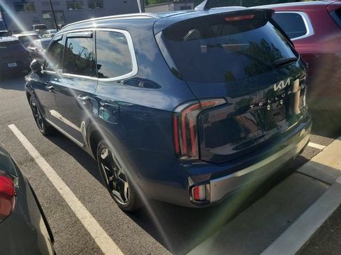 Used 2025 Kia Telluride EX FWD image 6