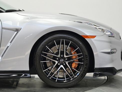 Used 2024 Nissan GT-R Premium w/ Premium Interior Package AWD/4WD image 48