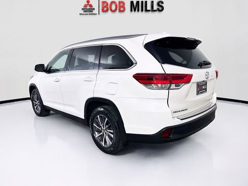 Used 2019 Toyota Highlander XLE AWD/4WD image 5