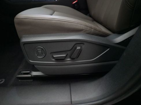 Used 2025 Audi Q5 Premium w/ Convenience Package AWD/4WD image 30