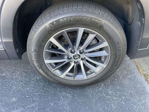 Used 2017 Toyota Highlander XLE FWD image 8